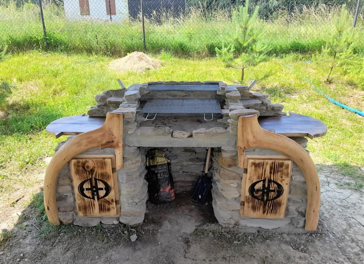 Hotel Chochlik Ustrzyki Dolne Exterior foto